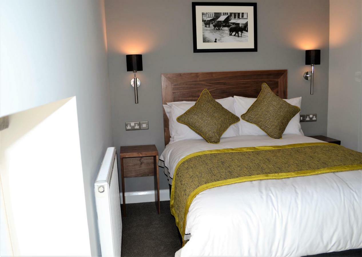 New Park Hotel Carmarthen Kültér fotó